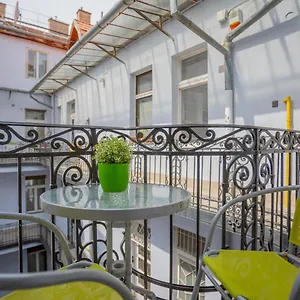 molnr-20-apartment.inbudapesthotels.com/